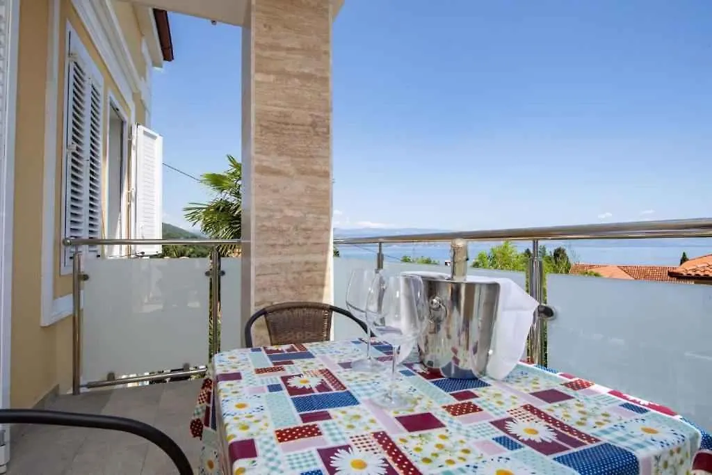 Apartment In Ika 15125 Croazia
